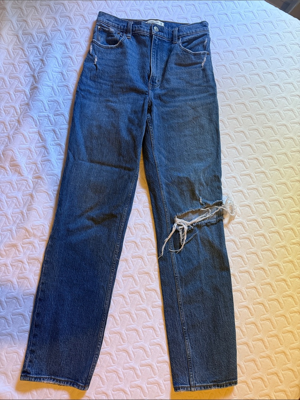 Abercrombie & Fitch Dark Blue Straight Leg Women’s Jeans with Distressed Knee